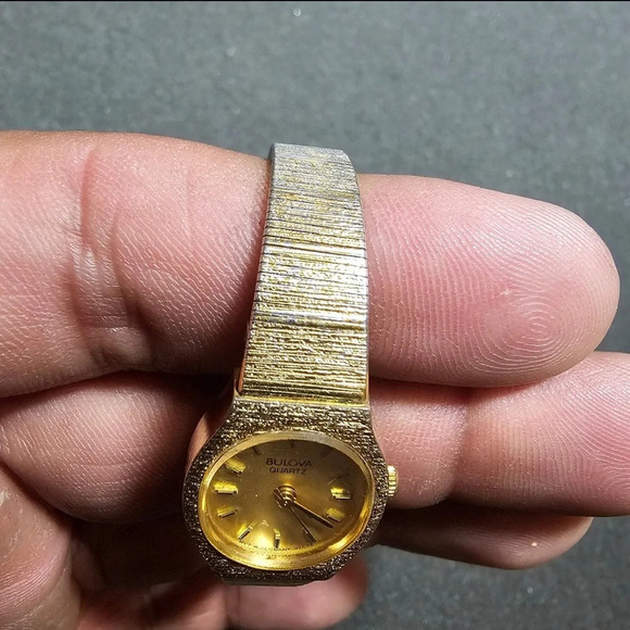 Vintage Bulova P8 Ladies Gold Tone Quartz Cocktail Watch Working - Picture 3 of 10